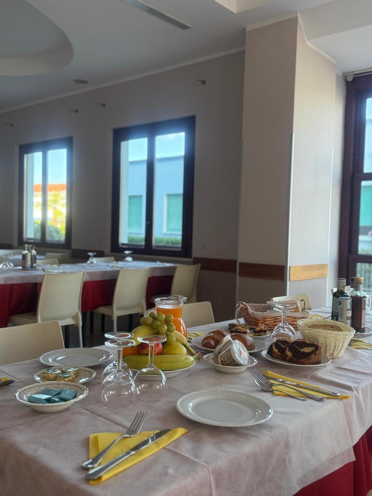 Hotel Spiaggia Villa Paola Bellaria-Igea Marina Exterior photo